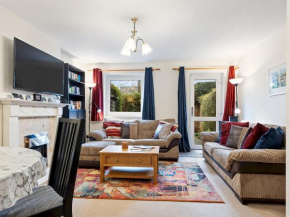 Pass the Keys Cosy York Home with Parking